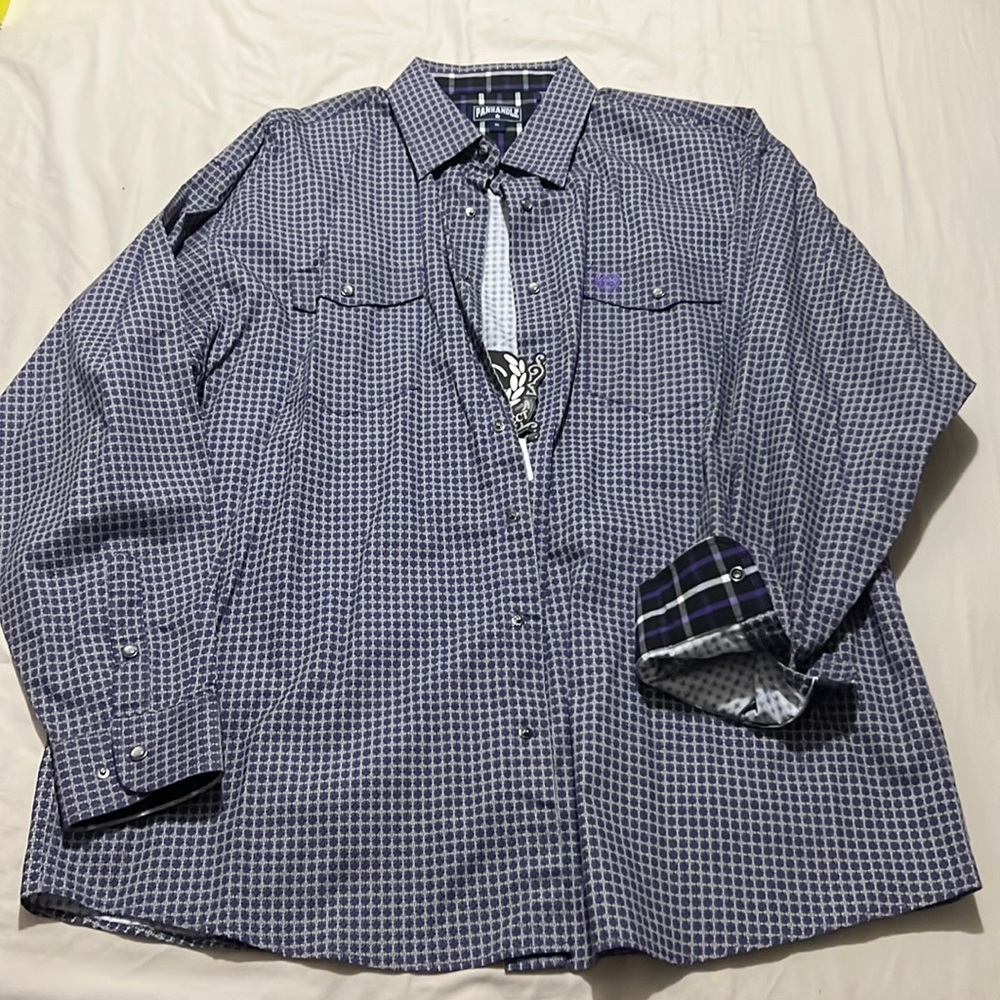 Men’s XL, collared button-down long sleeve